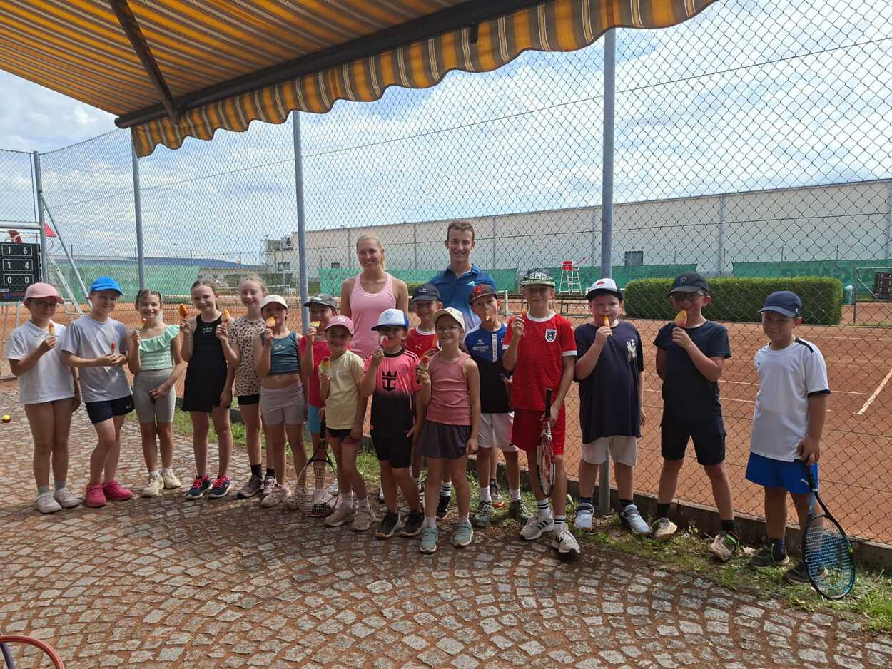 Erfolgreiches Schnuppertennis trotz Sommerhitze